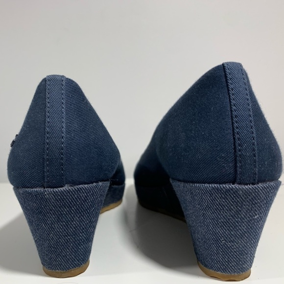 blue size 6 lacoste shoes - Picture 2 of 3